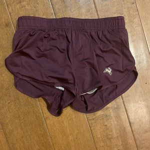 New! Tracksmith twilight split short XS never worn